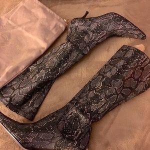 Donald Pliner boots 🙀price ⬇️